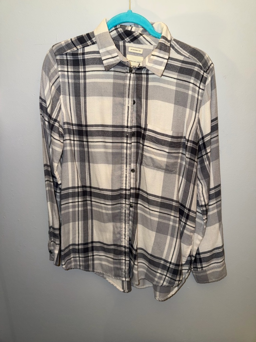 American Eagle Outfitters Gray Plaid Button-Down Shirt Ahh-mazingly soft bf fit